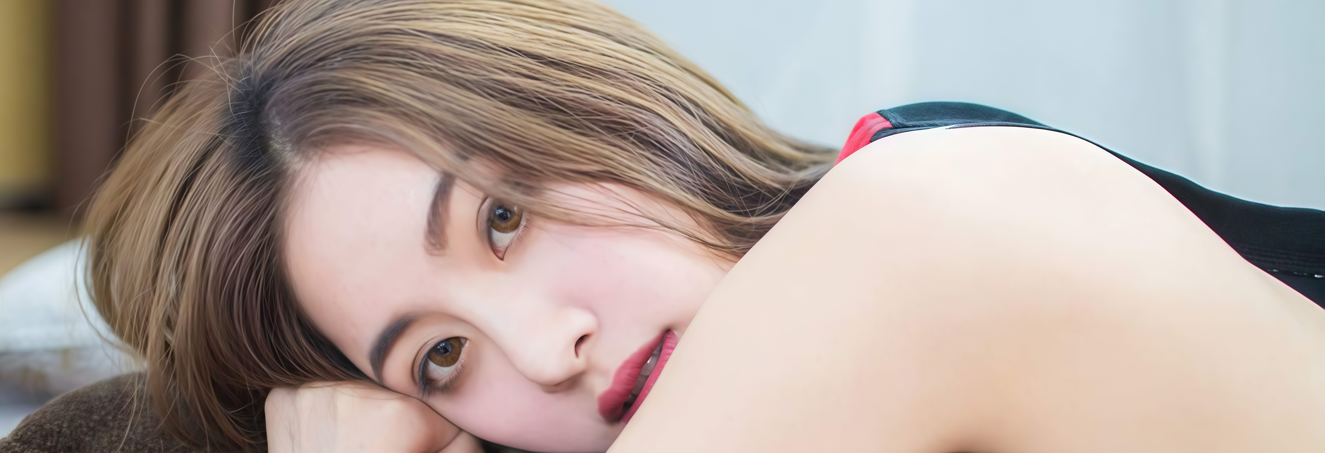 法国啄木鸟-欧美版末日大戏乱伦绿帽与情色暴力交织的视觉盛宴